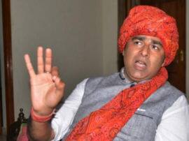 UP government seeks detail of four cases against sangeet som योगी सरकार ने मांगी संगीत सोम के खिलाफ दर्ज मुकदमों की जानकारी