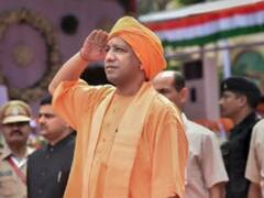 ध्वजारोहण के बाद सीएम योगी ने राज्यपाल आनंदीबेन पटेल से बंधवाई राखी, धारा 370 पर कही बड़ी बात