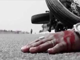 death in yamuna expressway road accident बाइक सवार युवकों के लिए काल बन गए सड़क के गड्ढे, सड़क हादसे में हुई मौत