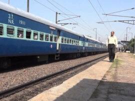 Women died in firozabad after train hit फिरोजाबाद में ट्रेन की चपेट में आकर महिला की मौत