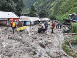 उत्तराखंड में फिर 'केदारनाथ' जैसा प्रलय... बादल फटने से 17 लोगों की मौत, कई लापता cloud burst in uttarkashi district 17 people died many are missing उत्तराखंड में फिर 'केदारनाथ' जैसा प्रलय... बादल फटने से 17 लोगों की मौत, कई लापता