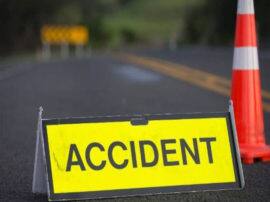 मथुरा: स्कूल बस से कुचलकर ढाई साल के बच्चे की मौत, ग्रामीणों ने की चालक की पिटाई child died in mathura after crushed by school bus मथुरा: स्कूल बस से कुचलकर ढाई साल के बच्चे की मौत, ग्रामीणों ने की चालक की पिटाई