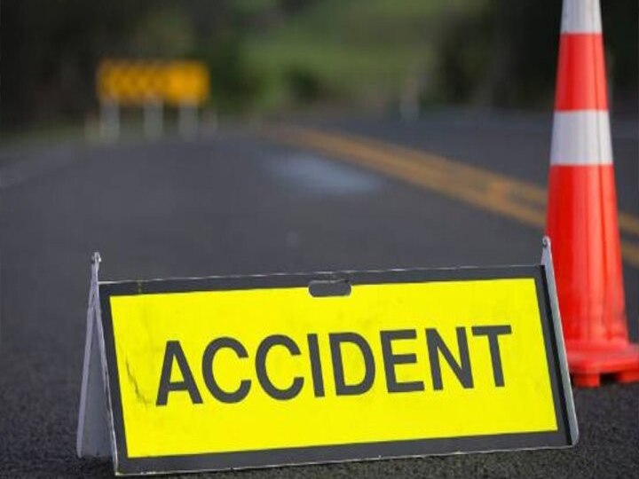 बरेली: ट्रक ने कार को टक्कर मारी, दो युवकों की मौके पर ही मौत two people died in a road accident in Bareilly