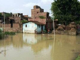 उफनाई नदियां : कई ने किया खतरे के निशान को पार, शहरों में बगड़ सकते हैं हालात Cenral water commision report says Rivers in uttar pradesh overflows उफनाई नदियां : कई ने किया खतरे के निशान को पार, शहरों में बगड़ सकते हैं हालात