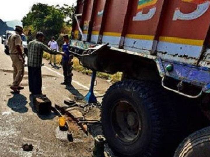 अनियंत्रित ट्रक ने दो मासूम भाइयों को कुचला, परिवार में मातम
