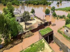 मथुरा में बाढ़ जैसे हालात, वृन्दावन के निचले इलाकों में घुसा पानी, जनजीवन प्रभावित Flood like situation in mathura मथुरा में बाढ़ जैसे हालात, वृन्दावन के निचले इलाकों में घुसा पानी, जनजीवन प्रभावित
