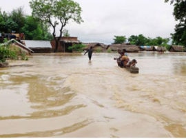 Heavy rain in uttar pradesh overflows river ganga उत्तर प्रदेश: सैलाब ने बढ़ायी मुसीबतें : बाढ़ और बारिश के चलते हुये हादसों में 19 मरे