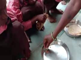 यूपी के मिर्जापुर से सामने आई शर्मनाक घटना, मिड-डे मील के नाम पर बच्चों को दी गई नमक-रोटी mid day meal in mirzapur school distributed roti and salt to students यूपी के मिर्जापुर से सामने आई शर्मनाक घटना, मिड-डे मील के नाम पर बच्चों को दी गई नमक-रोटी