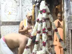 योगी ने की श्री काशी विश्वनाथ मंदिर, काल भैरव मंदिर में पूजा, लिया आशीर्वाद