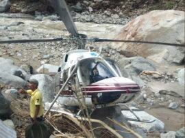 उत्तरकाशी में टला बड़ा हादसा, पायलट की सूझबूझ से क्रैश होने से बचा हेलीकॉप्टर chopper avoid to crash in Uttarkashi during rescue operation उत्तरकाशी में टला बड़ा हादसा, पायलट की सूझबूझ से क्रैश होने से बचा हेलीकॉप्टर