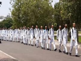 FIR lodged in saifai medical university ragging case सैफई मेडिकल यूनिवर्सिटी रैगिंग मामला, एफआईआर दर्ज, जुर्माना लगा