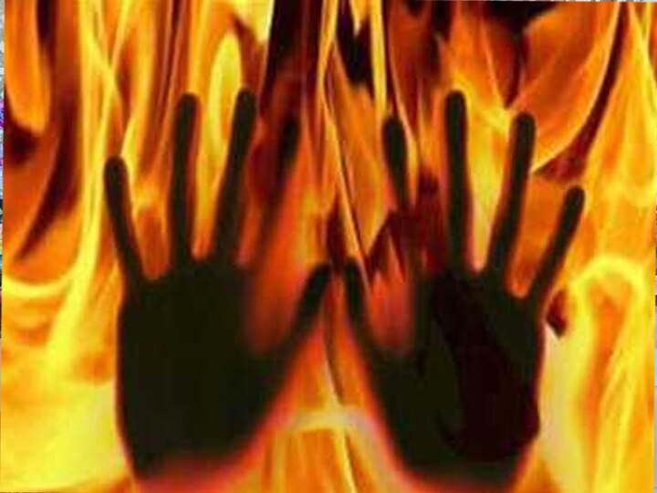 दहेज के लिये कर दी महिला की हत्या, जलती चिता से पुलिस ने निकाला अधजला शव, ससुराल वाले फरार Women killed in bareilly for dowry