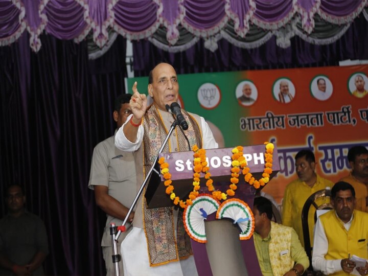 अब पूरे देश में एक संविधान, एक निशान और एक प्रधान है: राजनाथ सिंह Rajnath singh said Now nation have one constitution