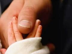 समय से नहीं पहुंची सरकारी एंबुलेंस, पुलिसकर्मी के वाहन में महिला ने दिया बच्चे को जन्म