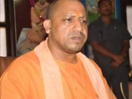 CM Yogi Mathura visit cancele after news of Arun Jaitley demise अरुण जेटली के निधन की खबर के बाद सीएम योगी ने मथुरा दौरा किया रद, पहुंचे दिल्ली 