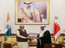 PM Narendra Modi honoured with The King Hamad Order of the Renaissance award in Bahrain PM मोदी को मिला ‘द किंग हमाद ऑर्डर ऑफ द रेनेसां’ सम्मान, खलीफा के साथ हुई द्विपक्षीय वार्ता