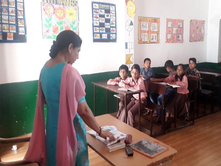 छात्र-छात्राओं की पढ़ाई होगी प्रभावित, इस सत्र में नहीं होंगे शिक्षकों के तबादले Teachers will not be transferred in this session