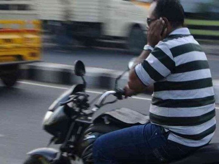 उत्तराखंड में वाहन चलाते समय मोबाइल पर बात करना पड़ेगा भारी, बरतें सावधानी Talking on mobile will become costly while driving vehicle in Uttarakhand