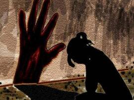 minor girl raped in etah रात को सोते वक्त 10 साल की बच्ची को किया अगवा, जंगल में ले जाकर किया बलात्कार