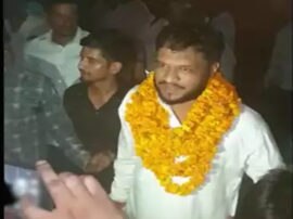 Bulandshahr violence accused welcomed बुलंदशहर हिंसा के आरोपियों का स्वागत फूल-माला पहनाकर किया गया, तस्वीरें हुई वायरल