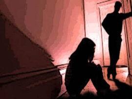 अश्लील वीडियो बना छह महीने तक नाबालिग से दुष्कर्म, मामला दर्ज Rape with minor after making a objectionable video in balrampur अश्लील वीडियो बना छह महीने तक नाबालिग से दुष्कर्म, मामला दर्ज