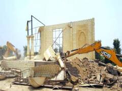 नोएडा प्राधिकरण की बड़ी कार्रवाई, अवैध बैंक्वेट हॉल को ध्वस्त किया गया