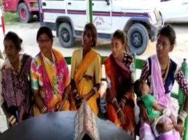 बच्चा चोरी के शक में भीड़ ने की पांच महिलाओं की पिटाई, पुलिस से भी हुई झड़प five women thrashed by mob in Shamli allegedly child theft बच्चा चोरी के शक में भीड़ ने की पांच महिलाओं की पिटाई, पुलिस से भी हुई झड़प