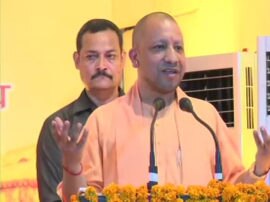 CM yogi attack congress in raibareilly रायबरेली: कांग्रेस पर बरसे सीएम योगी, कहा-देश को बांटनेवाले कर रहे 370 का विरोध