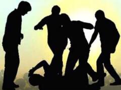 बिजनौर: बच्चा चोरी के शक में भीड़ ने मंदबुद्धि महिला को पीटा, मौके पर पहुंची पुलिस ने बचाया