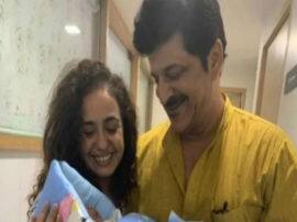 Rajesh khattar vandana sajnani became parents 52 साल में राजेश खट्टर बने पिता, दूसरी पत्नी वंदना सजनानी ने दिया बेटे को जन्म