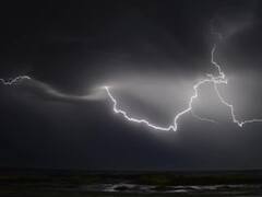 बांदा: खेत में चारा काट रहे दो लोगों पर बिजली गिरने से हुई मौत