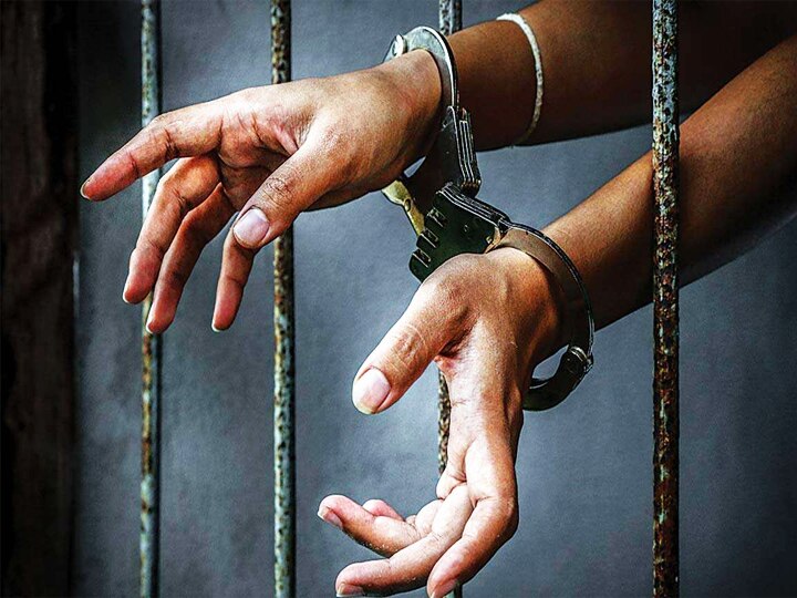 फर्जी IPS बन लड़कियों से करता था चैटिंग, असली IPS को मां-बेटी करने लगी ब्लैकमेल; तीनों गिरफ्तार Mother daughter and person using fake Facebook ID arrested for blackmailing IPS noorul hasan in Bareilly