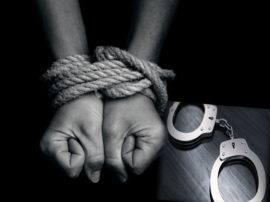 Class 8th student kidnapped his teacher in greater noida 8वीं के छात्र ने दोस्तों के साथ मिलकर अपने ही टीचर का किया अपहरण, वजह जानकर रह जाएंगे हैरान