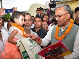 uttarakhand cm and minister to adopt children who affected from malnutrition उत्तराखंड में कुपोषण से निपटने के लिए शानदार पहल, कुपोषित बच्चों को गोद लेंगे सीएम और मंत्री