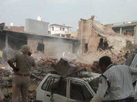 Gurdaspur Fire breaks out at a fire crackers factory in Batala पंजाब: दर्दनाक हादसे से सहमा गुरदासपुर, पटाखा फैक्ट्री में हुआ धमाका, 19 की मौत, 27 घायल