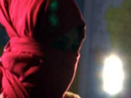 women gangrape in sitapur uttar pradesh सीतापुर में हैवानियत, महिला को चारपाई से बांधकर किया गैंगरेप, आरोपी फरार