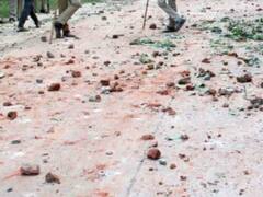 अलीगढ़: गणपति महोत्सव पर डीजे कार्यक्रम के दौरान दो पक्षों में हुआ पथराव, कई घायल, फोर्स तैनात