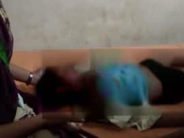 class three student burn herself in school toilet in Uttar pradesh कक्षा 3 की छात्रा ने स्कूल के टॉयलेट में खुद को लगाई आग, मां की डांट से थी नाराज