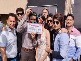 Pati Patni Aur Woh Shooting Completed In Lucknow फिल्म 'पति पत्नी और वो' की शूटिंग हुई खत्म, केक से खेली होली