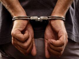 नोएडा: चोरी करने के बाद भाग रहे चोर को सोसाइटी के गार्डों ने पकड़ा, गिरफ्तार Noida police arrested thief with the help of society security guards नोएडा: चोरी करने के बाद भाग रहे चोर को सोसाइटी के गार्डों ने पकड़ा, गिरफ्तार