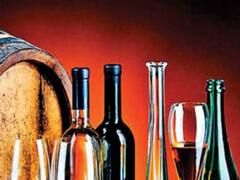 नोएडा में शराब तस्करों के खिलाफ जारी है अभियान, छापेमारी के दौरान महिला हुई फरार