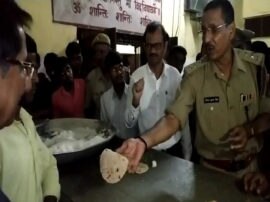 students hunger strike in gorakhpur खाने में मिलीं कच्ची रोटियां, छात्रों ने की भूख हड़ताल, हंगामे के बाद टूटी प्रशासन की नींद