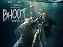 Bhoot Part 1 second poster release Vicky Kaushal fights ghost in sinking ship 'भूत' का नया पोस्टर आया सामने, पानी में डूबते नजर आए विक्की कौशल