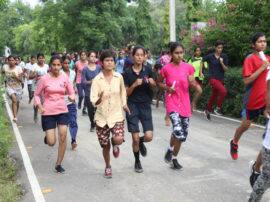 women from uttrakhand also reach for Army physical test यूपी के साथ उत्तराखंड की बेटियां भी पहुंची सेना में शामिल होने