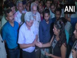 BHU Students  protest in campus against reinstatement of suspended Prof SK Chaube छेड़छाड़ के आरोपी प्रोफेसर के खिलाफ BHU में हंगामा, धरने पर बैठीं छात्राएं, कार्रवाई की मांग