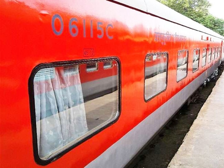 रेलवे यात्रियों लिए खुशखबरी, अब से चार दिन चलेगी दिल्ली-मुंबई राजधानी एक्सप्रेस; यहां देखें समय Delhi Mumbai Rajdhani Express frequency increased by railway Check timings