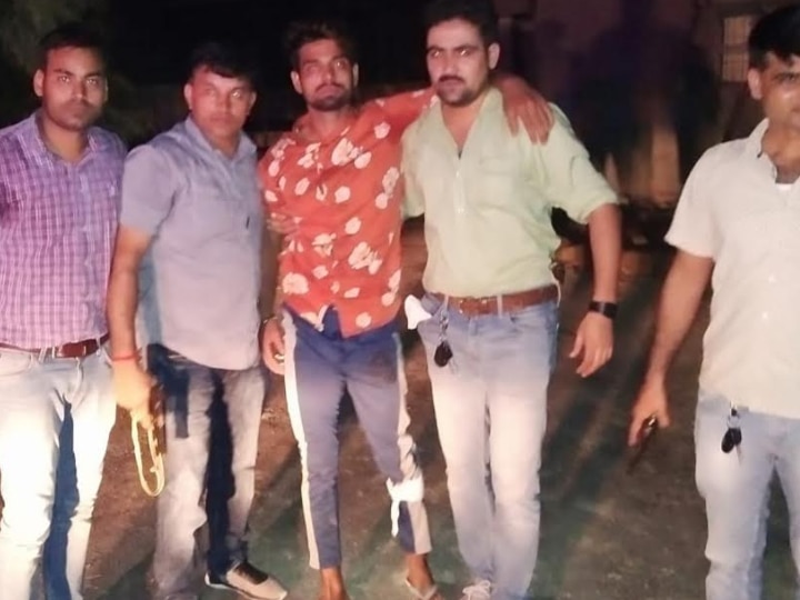 नोएडा में पुलिस की गोली से बदमाश खौफजदा, एनकाउंटर में मंतोष झा घायल; एक फरार