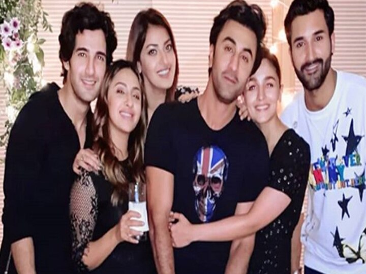 Alia Bhatt Hugs Ranbir Kapoor Tightly At Best Friend Akanksha Ranjan ...