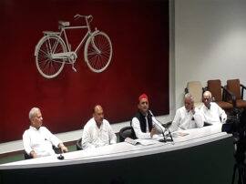 Akhilesh yadav attack on Yogi government अखिलेश के शब्दों में ऐसा रहा योगी सरकार का ढाई साल, बोले-ढाई कोस भी नहीं चली सरकार