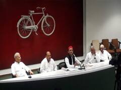 अखिलेश के शब्दों में ऐसा रहा योगी सरकार का ढाई साल, बोले-ढाई कोस भी नहीं चली सरकार